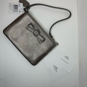 Coach Turnlock Bow Corner Wristlet • NWT